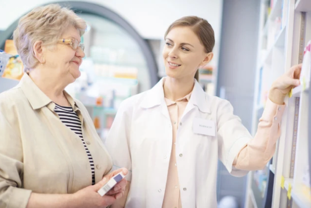 ¿Cómo atraer clientes en una farmacia?